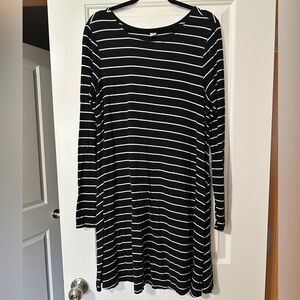 Old Navy 🩷Swing line Black and White Stripe Women's Dress